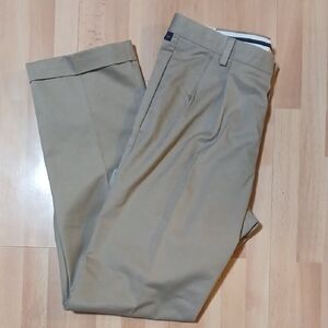 NWOT Dockers Men's Khaki Chinos Size 34x32